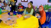 selebgram karimun chintiara Cinthiara Yunisa didaulat sebagai dewan juri lomba karaoke di Kelurahan Baran Barat, Gang Bunga Rampai, Meral bersama perangkat RT/RW dan tokoh masyarakat. Kegiatan tersebut diselanggarakan dua hari pada 26-27 Agustus 2023. (kepri.siberindo.co)
