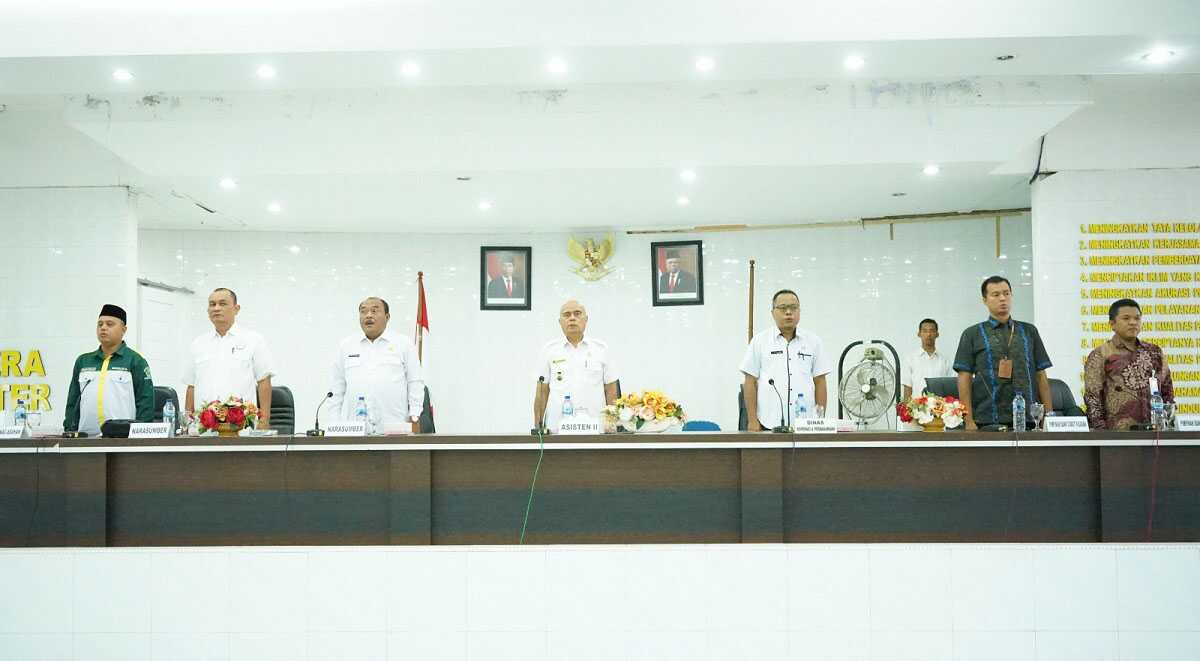 sertifikasi produk halal di asahan Asisten Perekonomian dan Pembangunan Sekretariat Daerah Kabupaten Asahan Oktoni Eryanto membuka sosialiasi sertifikasi produk halal di Aula Melati Kantor Bupati Asahan, Rabu (06/09/2023). (Dok. Diskominfo Asahan)