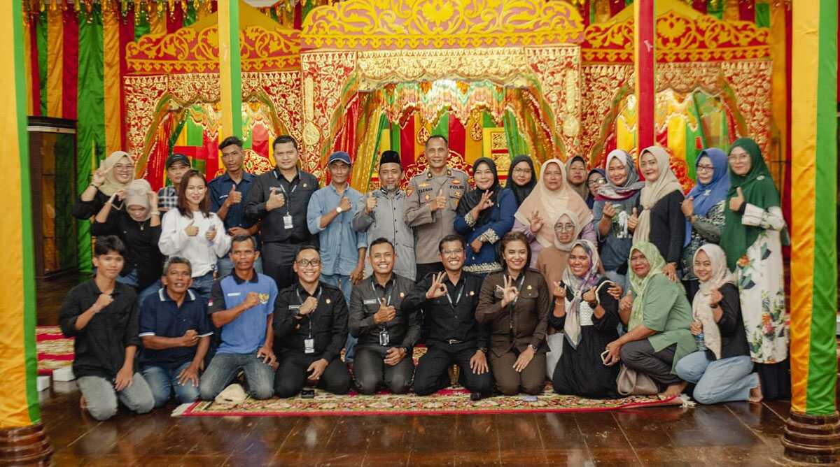 Kuliah Kerja Profesi (KKP) peserta pendidikan Pimpinan Menengah dan Sekolah staf (Sespimmen) Polri, Pendidikan Reguler (Dikreg) ke-63 tahun 2023 di Polresta Tanjungpinang, Rabu (20/9/2023). Berfoto bersama. (Dok Humas Polresta Tanjungpinang)