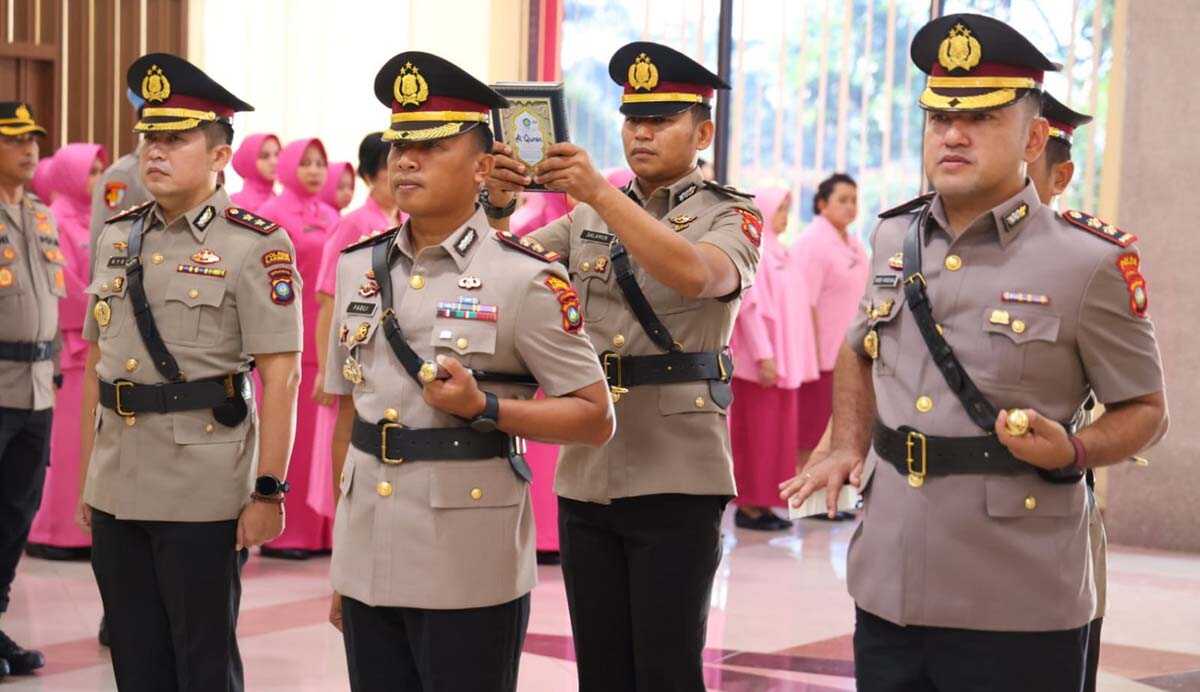 AKPB Fadli Agus dilantik dan diambil sumpah jabatan sebagai Kapolres Karimun di Mapolda Kepri, Selasa (24/10/2023). (dok Humas Polres Karimun)