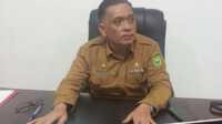 Kepala Dinas PUPR Natuna, Agus Supardi saat dijumpai diruangan kerjanya, Senin 23 Oktober 2023. (foto : jr ronald)