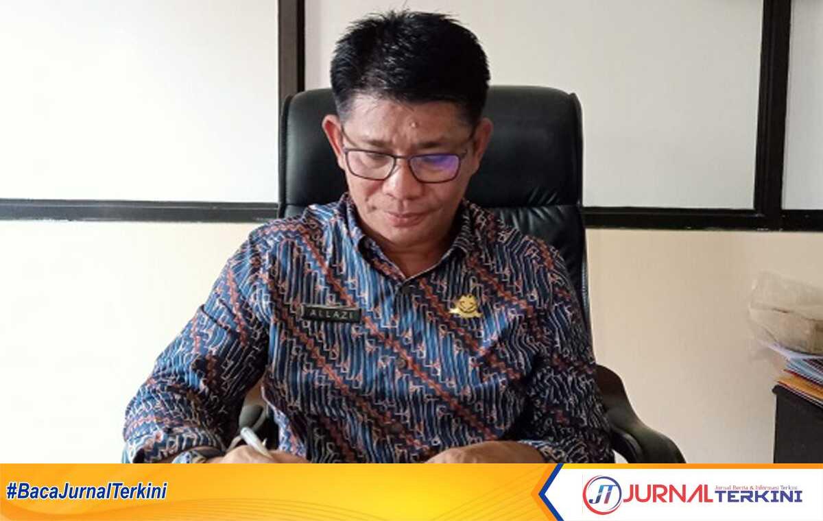 Kadishub Natuna Allazi Kepala Dinas Perhubungan Kabupaten Natuna, Allazi saat dijumpai di ruangan kerjanya, Kamis (5/10/2023). (foto : jr ronald)
