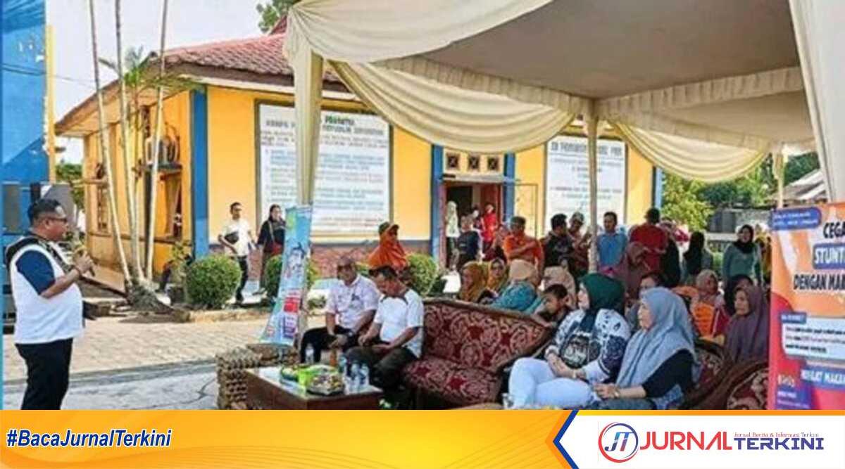 Pj Wali Kota lubuklinggau sosialisasi stunting Pj Wali Kota Lubuklinggau H Trisko Defriyansa memberikan sambutan sambil menyosialisasikan pencegahan stunting dalam acara senam sehat di halaman Kantor Camat Lubuklinggau Selatan II, Jumat (13/10/2023). (foto: alam budi kesuma)