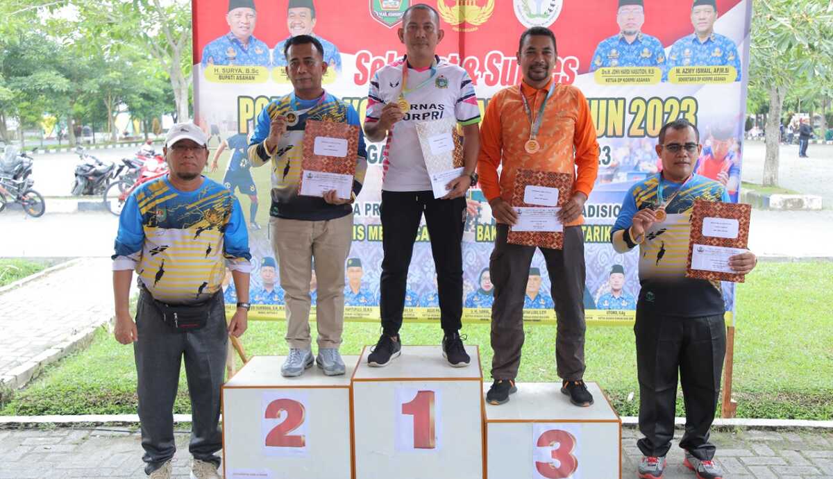 Porkab Korpri Asahan Para pemenang Porkab Korpri Asahan menerima hadiah dalam acara penutupan, Minggu (15/10/2023). (dokumentasi pribadi)