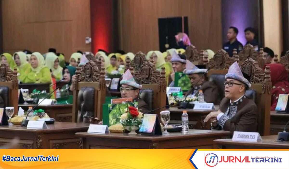 DPRD Kota Lubuklinggau Menggelar Rapat Paripurna Istimewa dalam rangka memperingati Hari Ulang Tahun (HUT) Kota Lubuklinggau ke-22 tahun, Selasa (17/10/2023). (JurnalTerkini.id/alam budi kesuma)