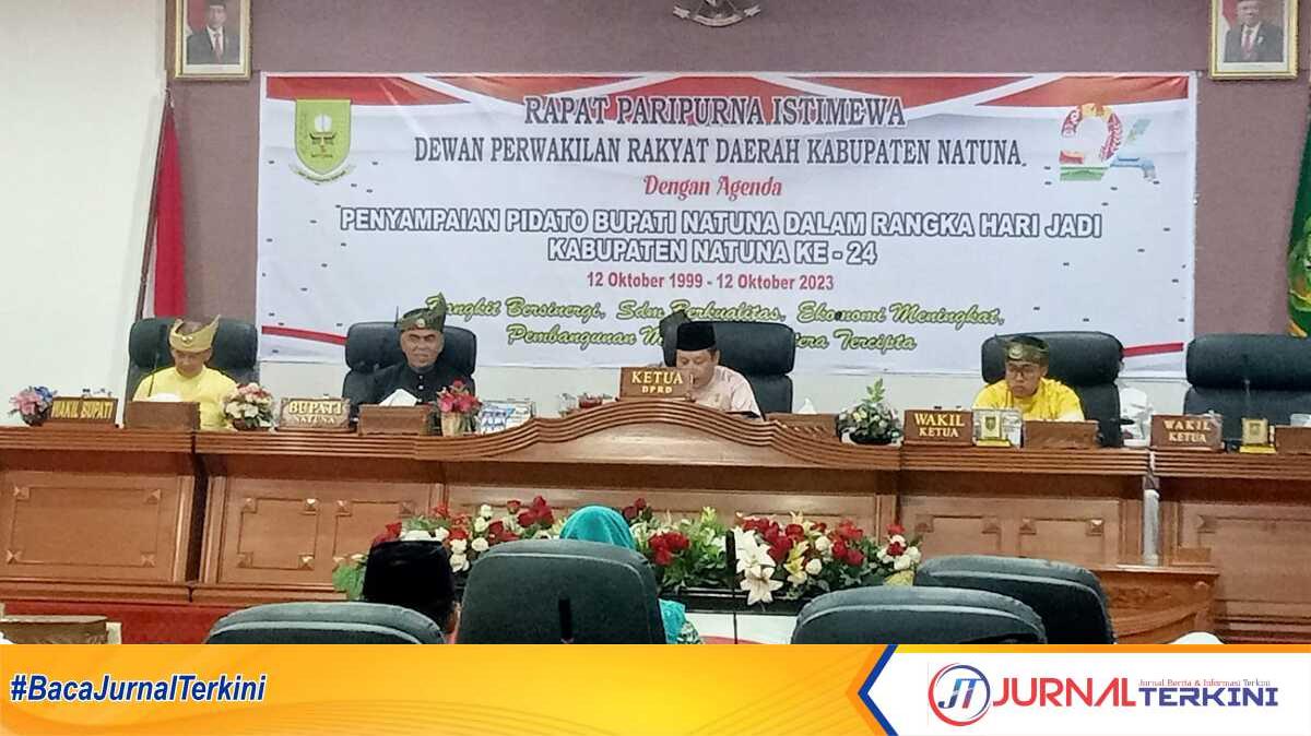 Rapat paripurna istimewa hut natuna Ketua DPRD Natuna Daeng Amhar saat memimpin Rapat Paripurna peringatan HUT Kabupaten Natuna ke-24. (Dokuemntasi pribadi)