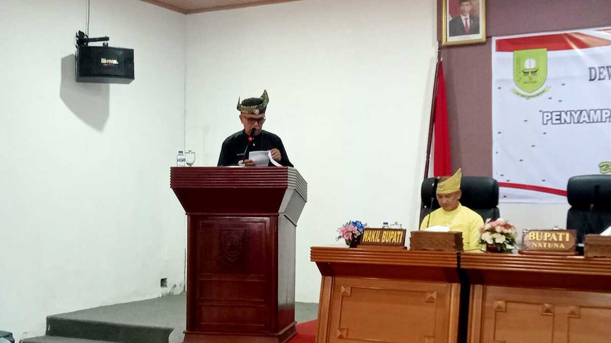 Bupati Natuna Wan Siswandi saat menyampaikan pidato peringatan Hari Jadi Kabupaten Natuna ke-24. (Dokumentasi pribadi)