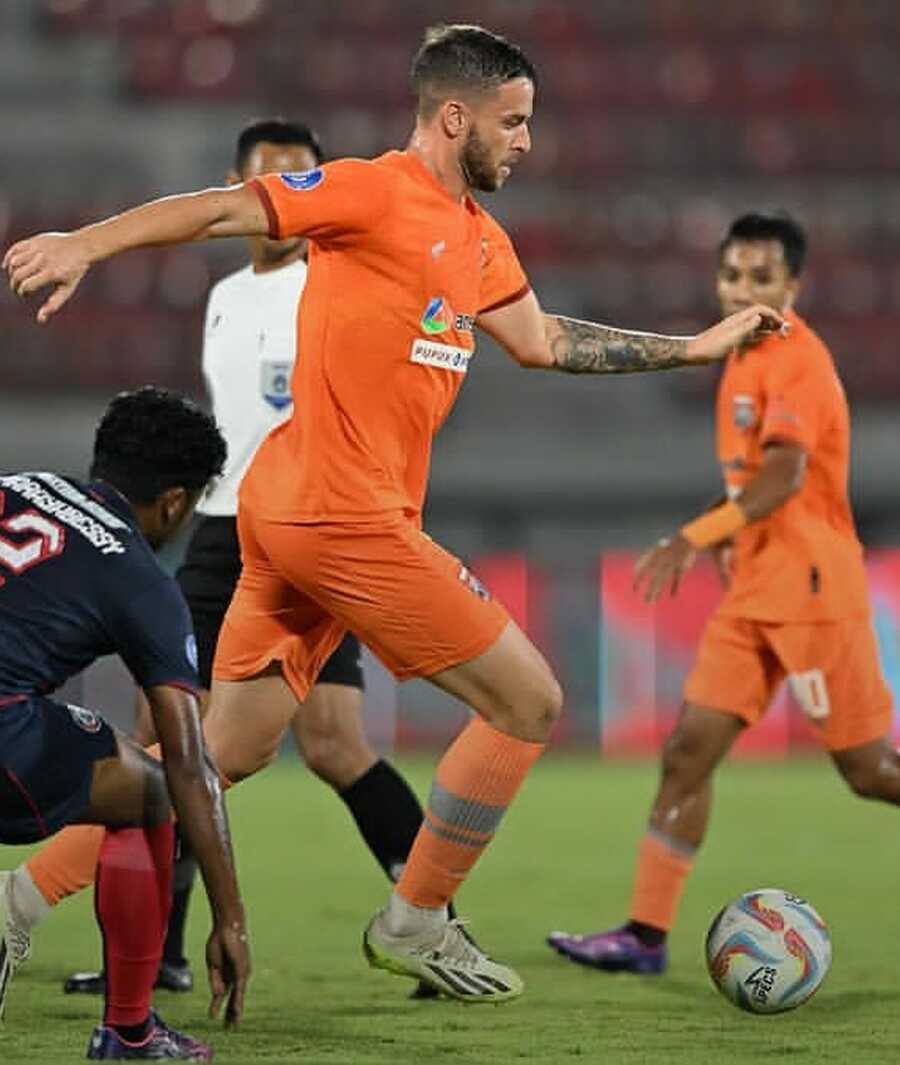 Borneo FC memenangkan laga melawan Arema FC dengan skor 1-0 di Stadion Kapten I Wayan Dipta, Kabupaten Gianyar, Bali, Jumat (6/10/2023). (Instagram @borneofc)