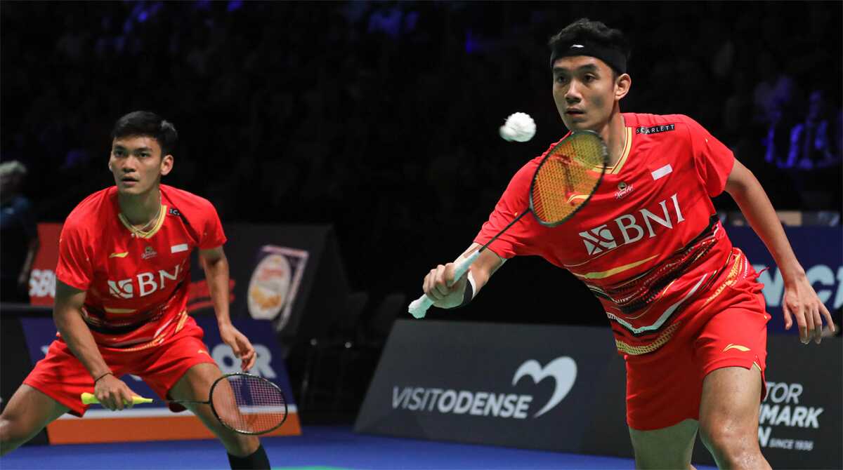 Bagas/Fikri ketika bertanding melawan ganda Skotlandia, Alexander Dunn/Adam Hall di babak pertama Denmark Open di Jyske Bank Arena, Rabu (18/10/2023). (pbsi.id)