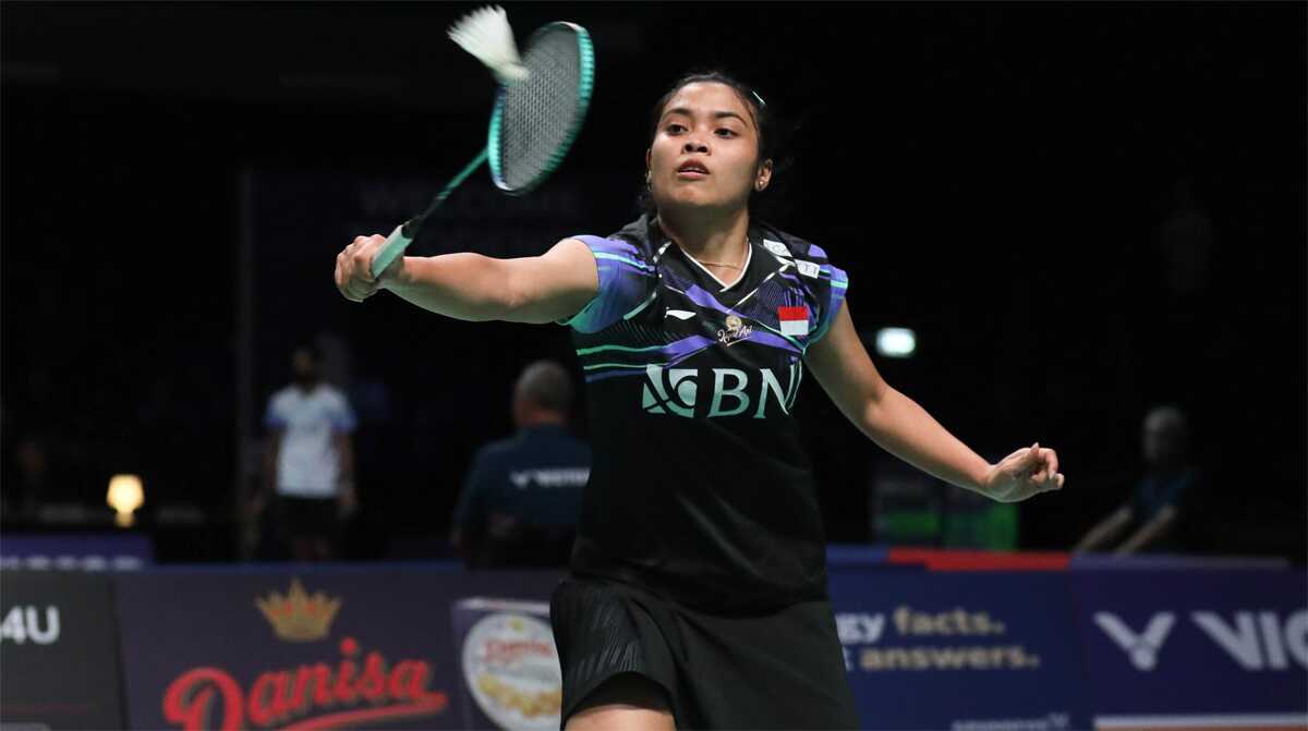 gregoria mariska tunjung di denmark open 2023 Gregoria Mariska Tunjung ketika melawan Nozomi Okuhara asal Jepang di babak pertama Denmark Open 2023, Jyske Bank Arena, Odense, Selasa (17/10/2023). (pbsi.id)