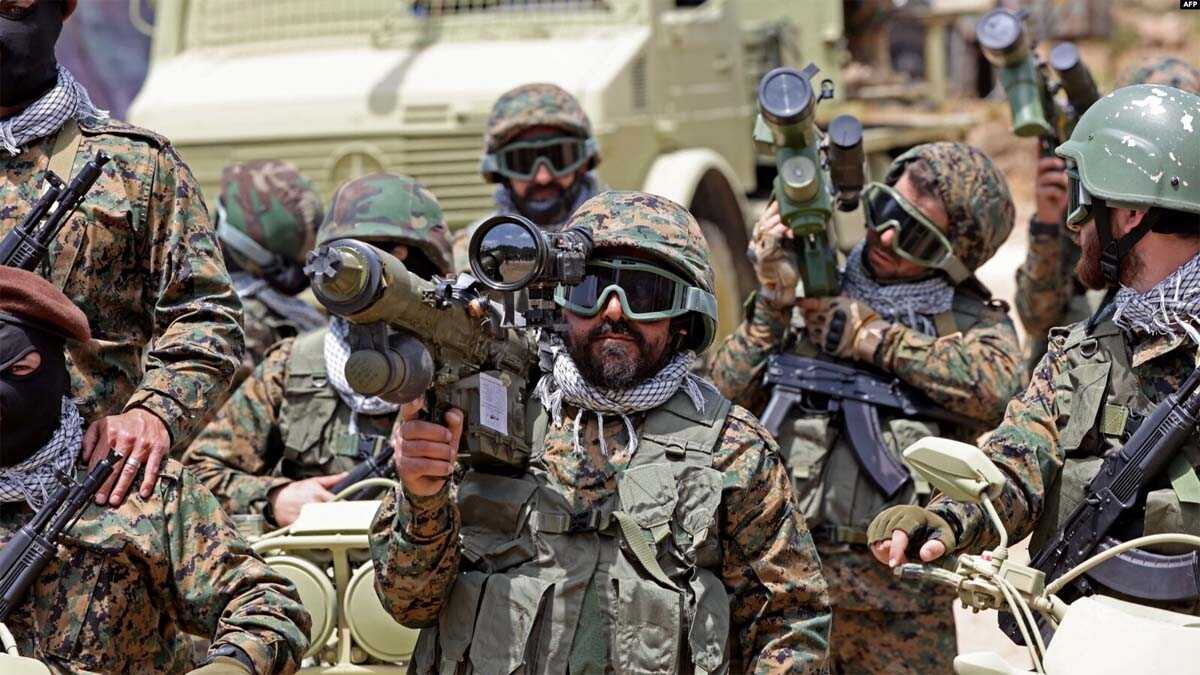 hizbullah lebanon Anggota Hizbullah Lebanon sedang melakukan latihan militer skala besar, di Aaramta yang berbatasan dengan Israel pada 21 Mei 2023. (Foto: AFP)
