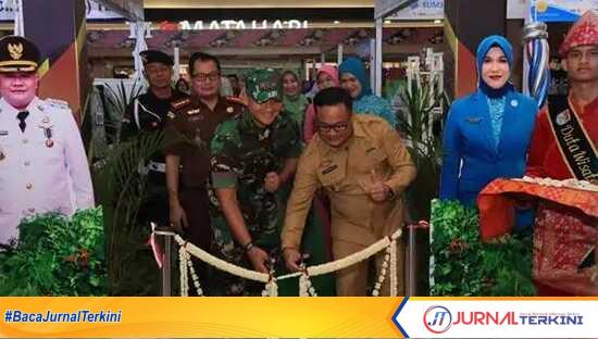 Wali Kota Lubuklinggau, H Trisko Defriyansa buka Linggau City Expo tahun 2023 dalam rangkaian HUT kota Lubuklinggau ke-22 yang dilaksanakan di atrium Lippo Plaza Kota Lubuklinggau, Selasa (10/10/2023). (Dokumentasi pribadi)