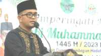 maulid nabi rumah quran karimun Ustad Nasrullah saat menyampaikan ceramahnya dalam acara Maulid Nabi Muhammad SAW sekaligus penutupan Festival Maulid Nabi Rumah Quran Shuhbatul Quran di Gedung Nasional, Sabtu (30/9/2023)(Dokumentasi priadi)