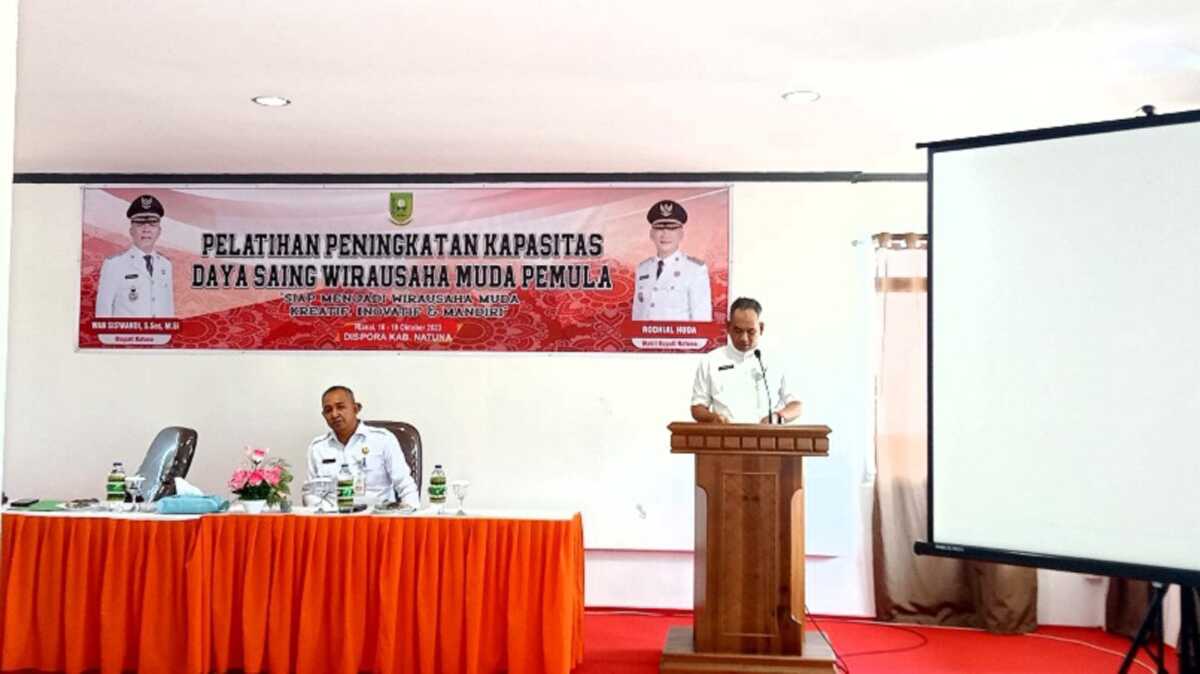 pelatihan wirausaha muda natuna Asisten I Bidang Pemerintahan Sekretariat Kabupaten Natuna, Khaidir ketika membuka acara. (foto: diskominfona)