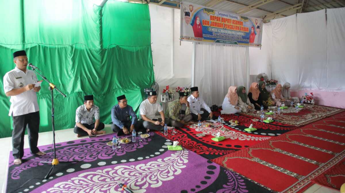 pengajian akbar Bupati Asahan Asisten Administrasi Umum Sekretariat Daerah Kabupaten Asahan, Muhilli Lubis menghadiri Pengajian Akbar yang bertempat di Mesjid Al Hidayah Desa Pulo Bandring Kecamatan Pulo Bandring (18/10/2023). (Dok Diskominfo Asahan)