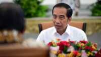 presiden joko widodo-2 Presiden Joko Widodo saat menggelar rapat terbatas di Istana Merdeka, Jakarta, pada 25 September 2023 untuk membahas persoalan lahan di Pulau Rempang. (Foto: Courtesy of Setpres RI)