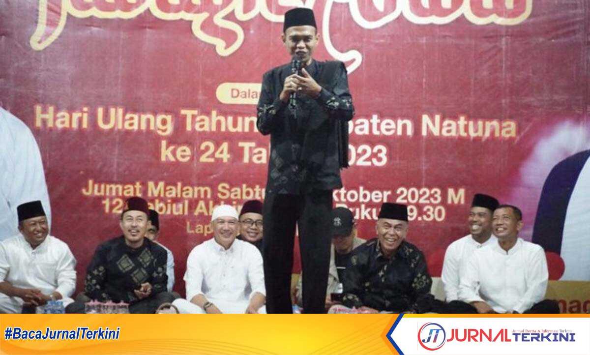 Ustadz Abdul Somad menyampaikan ceramahnya dalam tabligh akbar di Kecamatan Midai, Kabupaten Natuna, Jumat (27/10/2023) malam. (diskominfona)