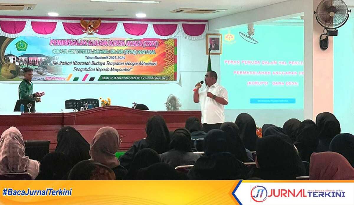 Kasat Reskrim Iptu Aprydoni memberikan materi tentang peran mahasiswa STAI Natuna dalam mencegah permasalahan hukum yang sering muncul di masyarakat, Sabtu (18/11/2023). (foto : humresna)