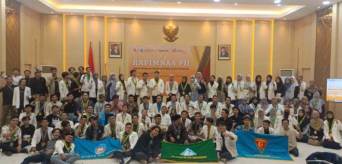 Peserta Rapimnas 2023 Pelajar Islam Indonesia berfoto di sela kegiatan yang digelar di PP SDM Ketenagakerjaan, Kementerian Tenaga Kerja, Minggu (5/11/2023). (dok siberindo.co)