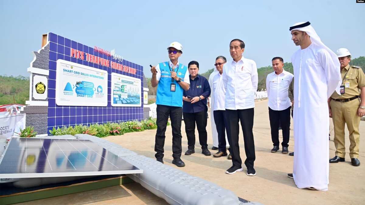 PLTS TERAPUNG CIRATA Presiden Joko Widodo meresmikan selesainya pembangunan pembangkit listrik tenaga surya (PLTS) terapung Cirata di Kabupaten Purwakarta, Jawa Barat, 9 November 2023. (Twitter/@jokowi).