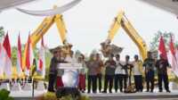 Presiden resmikan bandara IKN Presiden Jokowi meletakan batu pertama berbagai sarana infrastruktur di Ibu Kota Nusantara di Penajam Paser Utara, Kaltim.(Setpres RI)