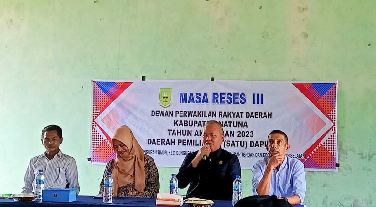 Anggota DPRD Natuna, Eriandy saat memberikan kata sambutan masa reses di Desa Pian Padang, Cemaga Selatan pada Jumat 03 November 2023.(foto : hms)