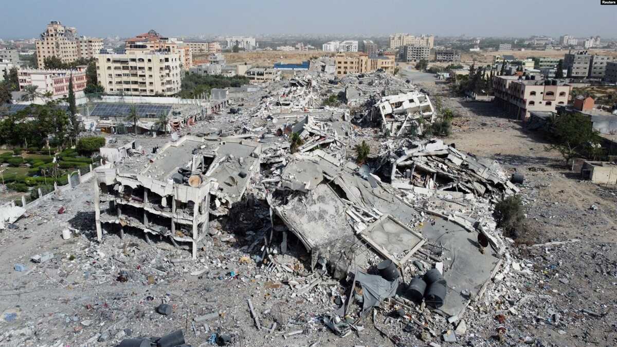bangunan hancur akibat serangan israel di gaza Bangunan tempat tinggal, yang hancur akibat serangan Israel selama konflik, menjadi reruntuhan, di tengah gencatan senjata sementara antara Israel dan Hamas, di selatan Kota Gaza 26 November 2023. (Foto: Reuters)