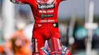 bastianini di motogp malaysia Pebalap Tim Ducati Lenovo Enea Bastianini melampaui garis finis sebagai terdepan. (Instagram @bestia23)