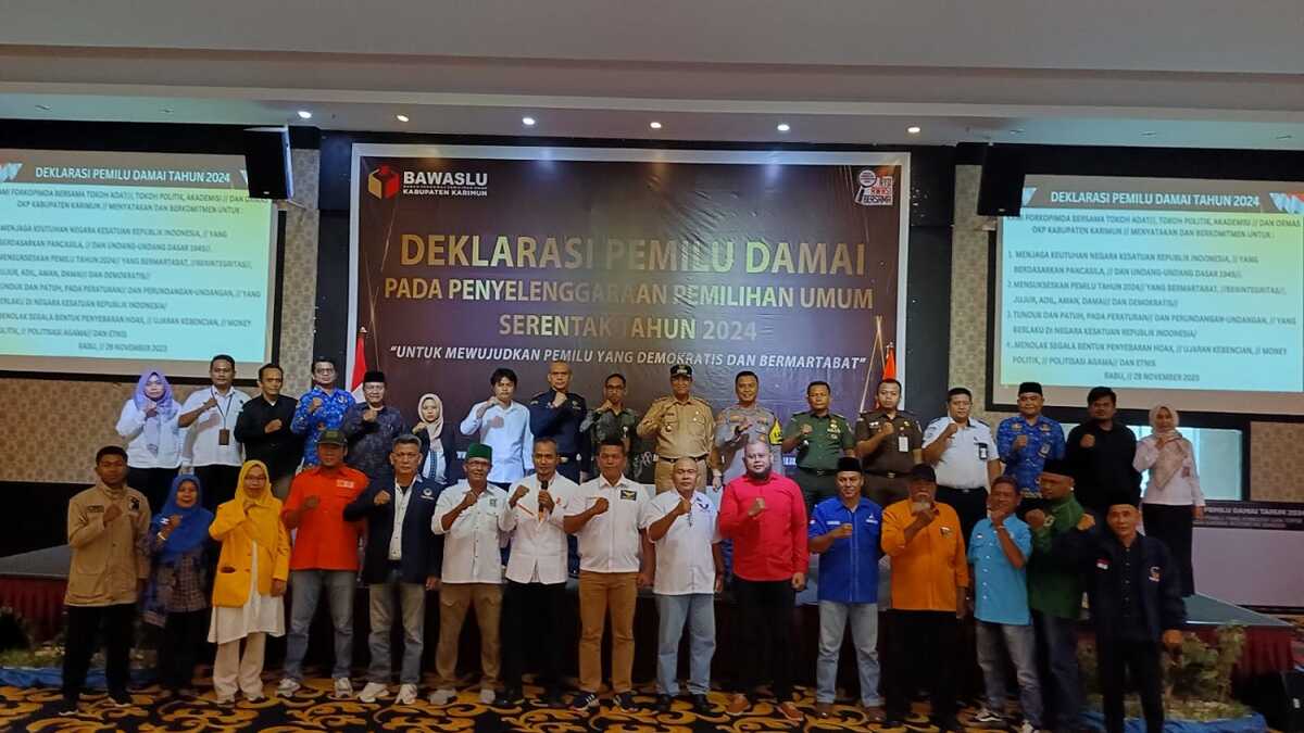 Foto peserta deklarasi pemilu damai yang digelar Bawaslu Karimun di ballroom Hotel Aston Karimun Citiy, Tanjung Balai Karimun, Rabu (29/11/2023). (JurnalTerkini.id/jansen)