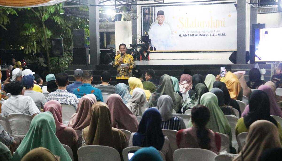 gubernur ansar ke perumahan marcelia Gubernur Kepulauan Riau (Kepri) Ansar Ahmad bersilaturahmi dengan masyarakat Perumahan Marcelia, Kota Batam, Minggu (5/11/2023). (Dok Diskominfo Kepri).