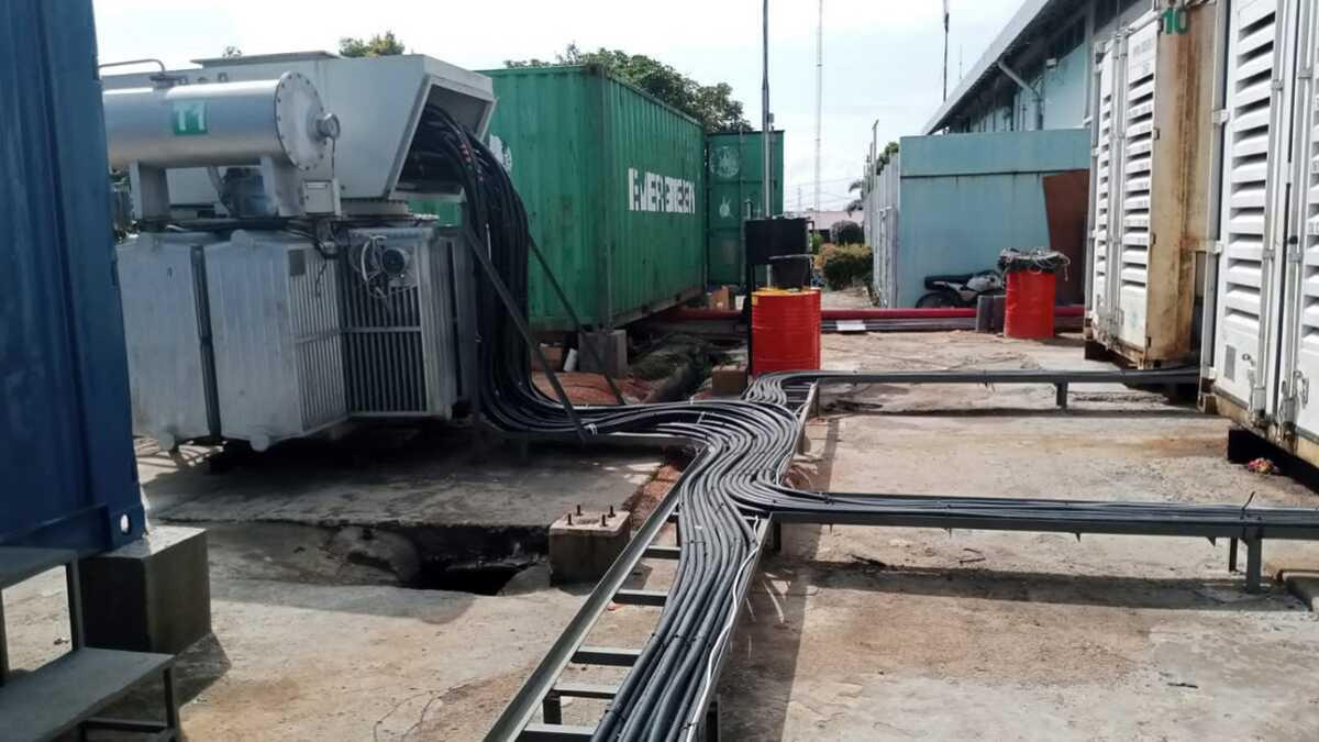 Mesin baru PLTD di Bukit Carok milik PLN ULP Tanjung Balai Karimun siap dioperasikan. (dokumentasi pribadi)