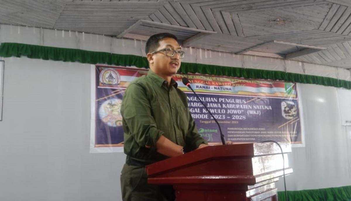 paguyuban warga jawa natuna Sekretaris Daerah (Sekda) Kabupaten Natuna, Boy Wijanarko Varianto saat memberikan kata sambutan. (foto : hms)