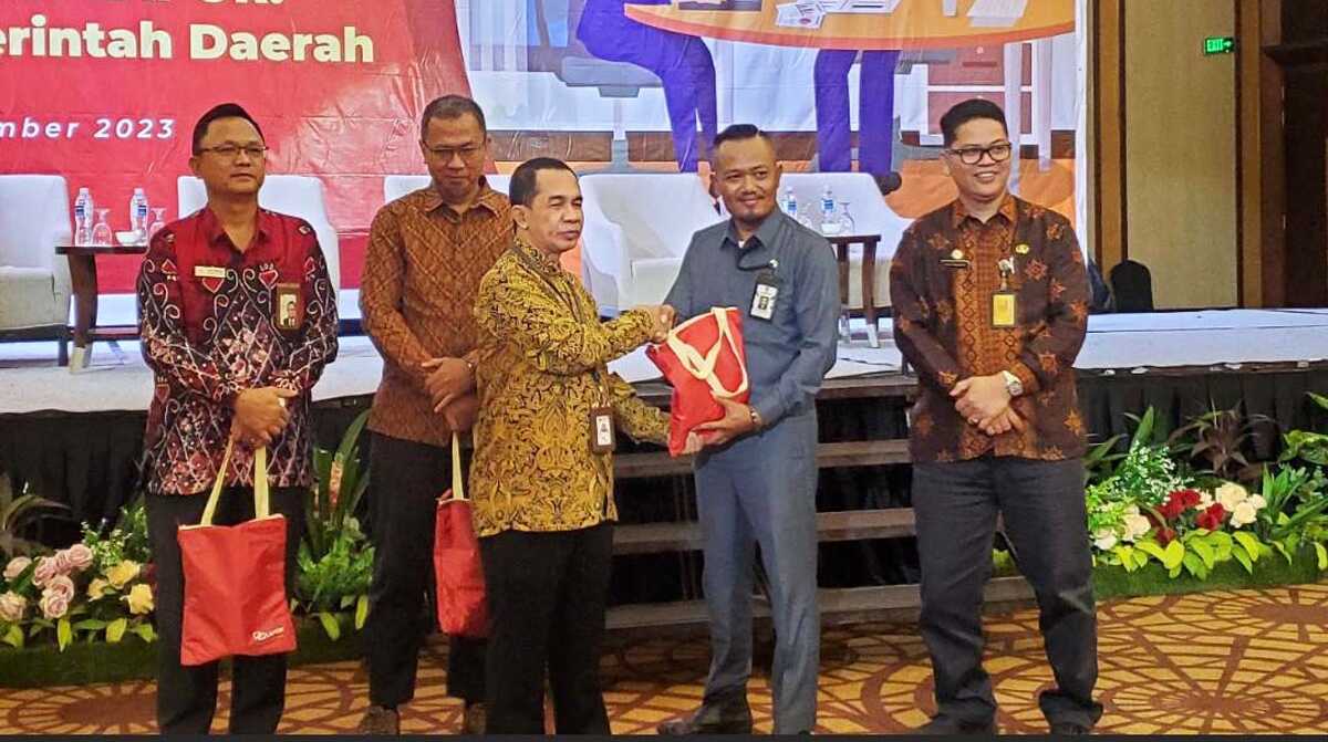 rakor kemenpanRB di Batam Kementerian PANRB Gelar Rakor Peningkatan Kualitas SP4N-LAPOR! di Batam Rapat Koordinasi Peningkatan Kualitas Pengelolaan Pengaduan Pelayanan Publik melalui SP4N-LAPOR! pada Pemerintah Daerah di Batam, Kepulauan Riau, Kamis (16/11/2023). (Dok Diskominfo Kepri)