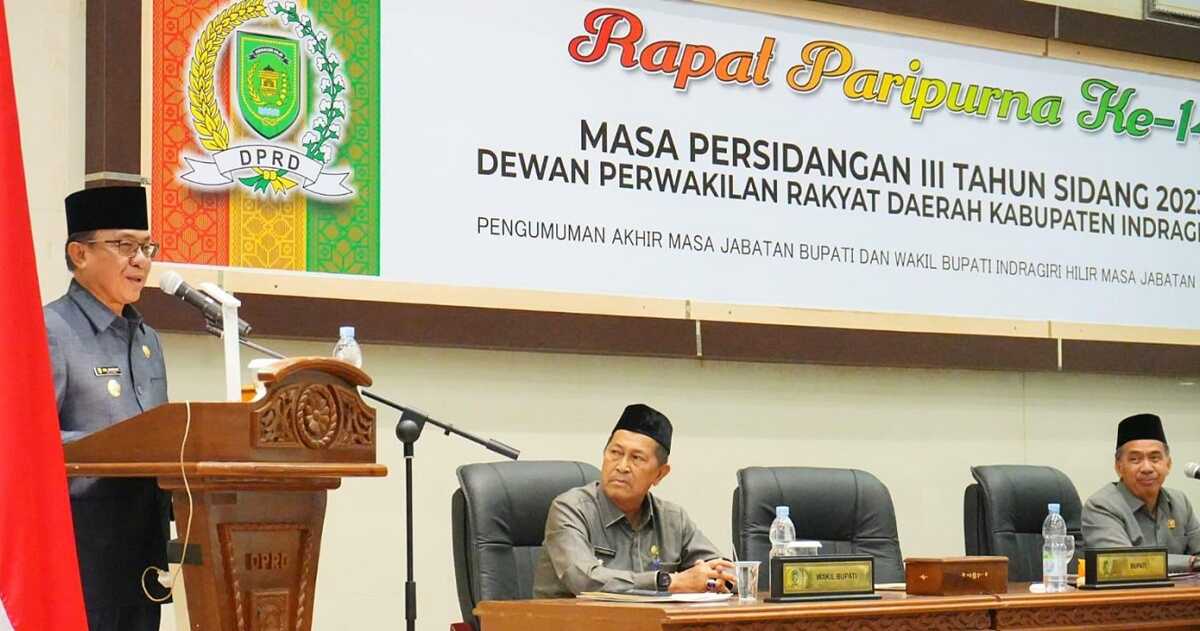 rapat paripurna dprd inhil masa persidangan III Bupati Inhil HM Warda menyampaikan pidato akhir masa jabatan dalam rapat paripurna ke-14 masa sidang III 2023 di gedung DPRD Inhil, Senin (20/11/2023). (Jurnalterkini.id/abdullah)