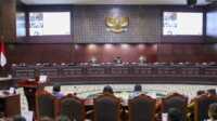 sidang majelis kehormatan mk Suasana sidang pembacaan putusan dugaan pelanggaran etik hakim Mahkamah Konstitusi pada Selasa (7/11/2023) di Jakarta. (VOA/Indra Yoga)