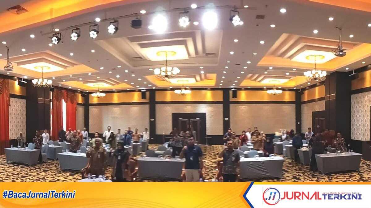 Acara sosialisasi dan bimtek pengawasan perizinan berusaha berbasis risiko atau OSS-RBA yang digelar Dinas Penanaman Modal dan Perizinan Terpadu Satu Pintu (DPMPTSP) Kabuapten Karimun di Hotel Aston Karimun City, Tanjung Balai Karimun, Selasa (28/11/2023). (jurnalterkini.id/jansen)