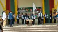 Bupati Karimun Aunur Rafiq melantik Nyimas Novi Ujiani sebagai Ketua Umum dan jajaran pengurus Indonesia Woodball Assocation (IWbA) Kabupaten Karimun periode 2022-2026 di rumah dinas bupati, Sabtu (4/11/2023). (jurnalterkini.id/rusdi)