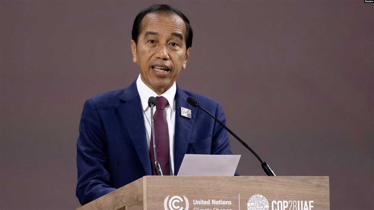 Presiden Joko Widodo berbicara dalam salah satu sesi di sela KTT Iklim di Dubai, Uni Emirat Arab, pada 1 Desember 2023. (Foto: Saul Loeb/Pool via Reuters)
