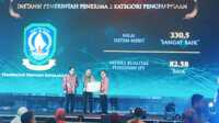 Pempro Kepri raih dua penghargaan meritokrasi Sekretaris Daerah Provinsi Kepri Adi Prihantara saat menerima penghargaan ajang Anugerah Meritokrasi 2023 di Kraton Grand Ballroom Yogyakarta Marriot Hotel, Kamis (7/12/2023). (Dok Diskominfo Kepri)