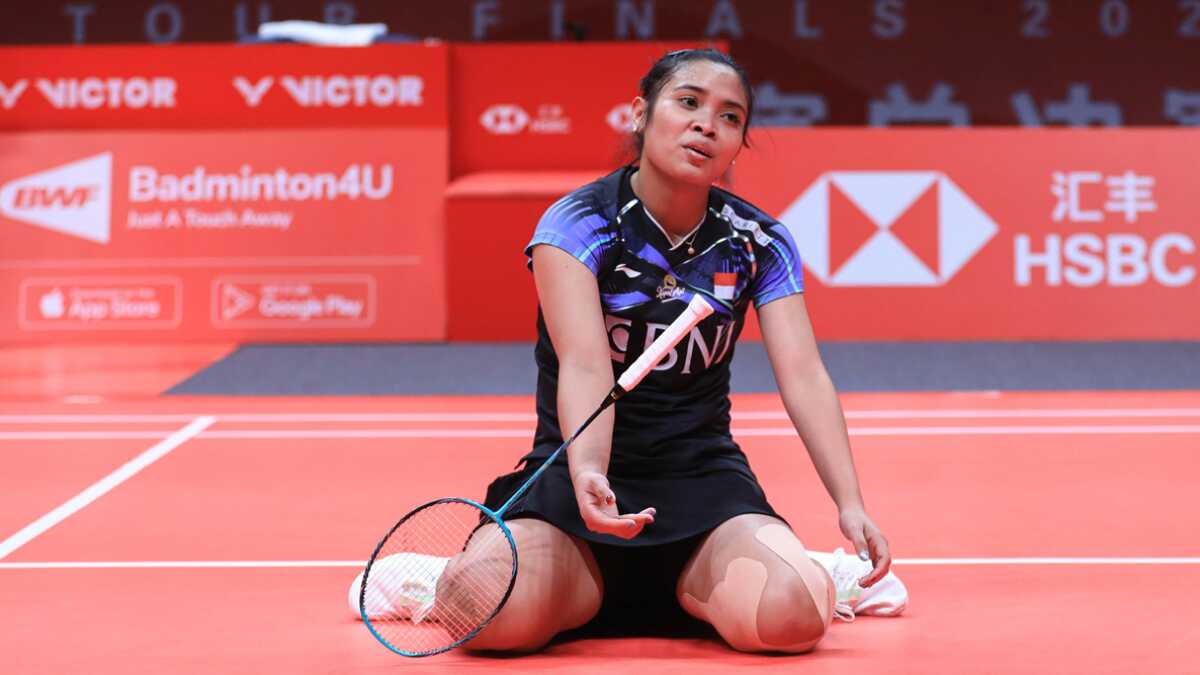 Tunggal putri Gregoria Mariska Tunjung ketika melawan wakil Taiwan, Tai Tzu Ying dalam pertandingan pertama World Tour Finals 2023 di Hangzhou Olympic Sports Centre Gymnasium, Hangzhou, Rabu (13/12/2023). (pbsi.id)