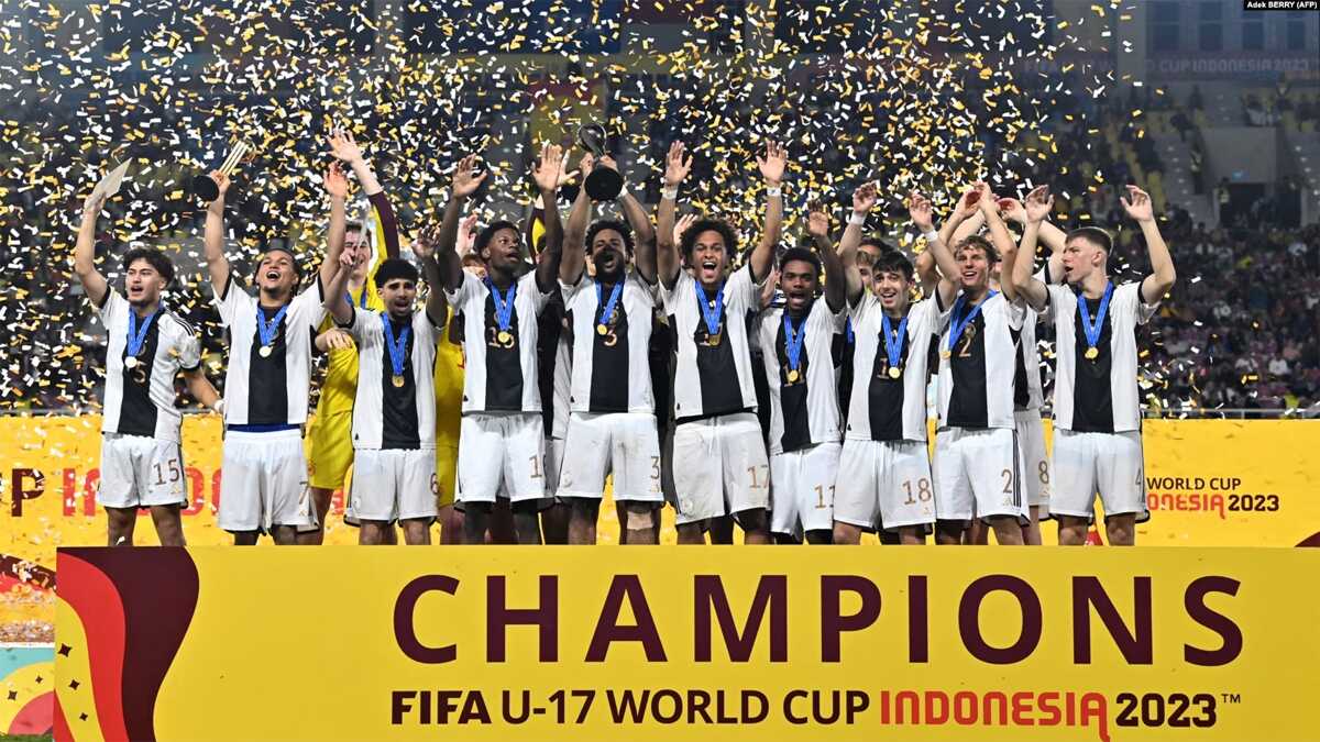 jerman juara dunia u-17 Para pemain Jerman merayakan kemenangannya pada laga final sepak bola FIFA U-17 World Cup Indonesia 2023 melawan Prancis di Stadion Manahan Solo, Jawa Tengah pada 2 Desember 2023. (Foto: Adek BERRY/AFP)