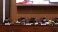 laporan banggar dprd lubuklinggau Pimpinan DPRD Kota Lubuklinggau memimpin rapat paripurna dengan agenda mendengarkan laporan Badan Anggaran (Banggar) DPRD terkait hasil pembahasan Raperda APBD 2024, di Gedung DPRD Kota Lubuklinggau, Provinsi Sumatera Selatan, Rabu (13/9/2023). (Dok DPRD Lubuklinggau)