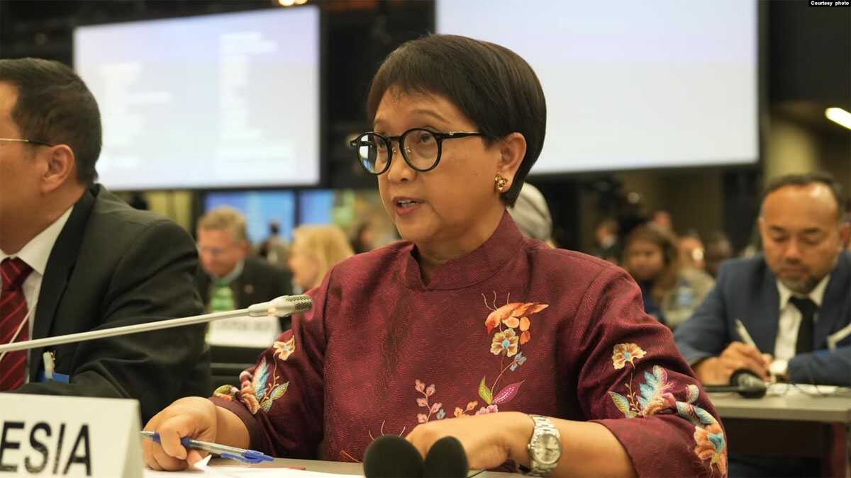menlu retno marsudi dalam forum pengungsi Menlu RI Retno Marsudi berbicara dalam Forum Pengungsi Global di Jenewa, Swiss hari Rabu (13/12/2023) (foto: Kemlu RI).