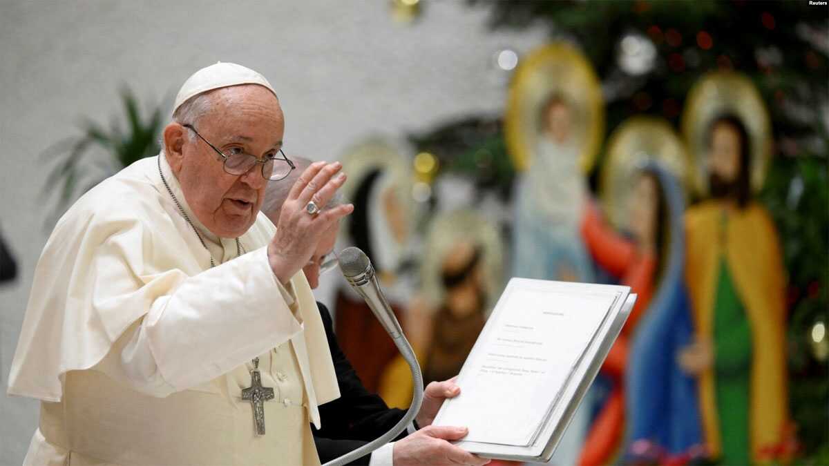 paus fransiskus sampaikan pesan pemakaman Paus Fransiskus menggelar pertemuan mingguan dengan jemaat di Vatikan pada 13 Desember 2023. (Foto: Vatican Media/Handout via Reuters)