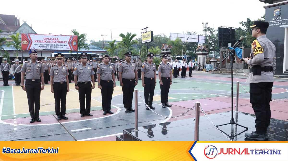 personel Polres Inhil naik pangkat Kapolres Inhil AKBP Budi Setiawan memimpin upacara kenaikan pangkat 42 personel di Mapolres Inhil, Sabtu (30/12/2023). (jurnalterkini.id/abdullah)