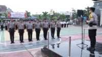 Kapolres Inhil AKBP Budi Setiawan memimpin upacara kenaikan pangkat 42 personel di Mapolres Inhil, Sabtu (30/12/2023). (jurnalterkini.id/abdullah)