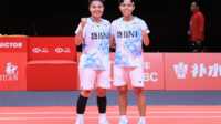 world tour finals- apriyani siti fadia Apriyani Rahayu/Siti Fadia Silva Ramadhanti merayakan kemenangan atas Mayu Matsumoto/Wakana Nagahara dalam pertandingan pertama World Tour Finals 2023 di Hangzhou Olympic Sports Centre Gymnasium, Hangzhou, Rabu (13/12/2023). (pbsi.id)