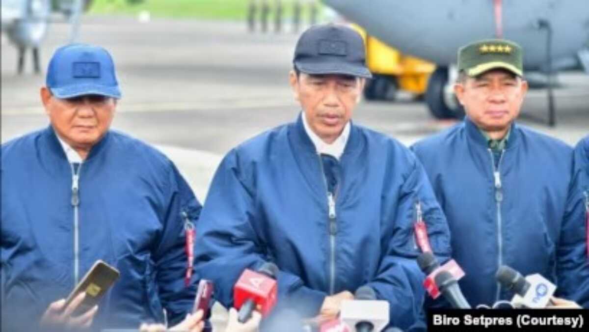 Jokowi dan Prabowo Presiden Jokowi di Jakarta, Rabu (24/1) menyatakan bahwa seorang presiden boleh memihak kepada paslon capres dan cawapres dalam Pemilu 2024 asalkan tidak menggunakan fasilitas negara. (Foto: Biro Setpres)