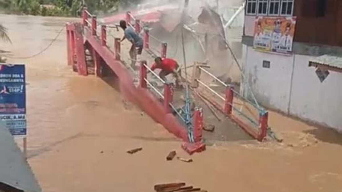 Banjir bandang melanda Kabupaten Muratara, Provinsi Sumatera Selatan. Banjir akibat luapan air Sungai Rupit dan Sungai Ulu Rawas, Kamis (11/1/2023). (jurnalterkini.id/alam budi kesuma)