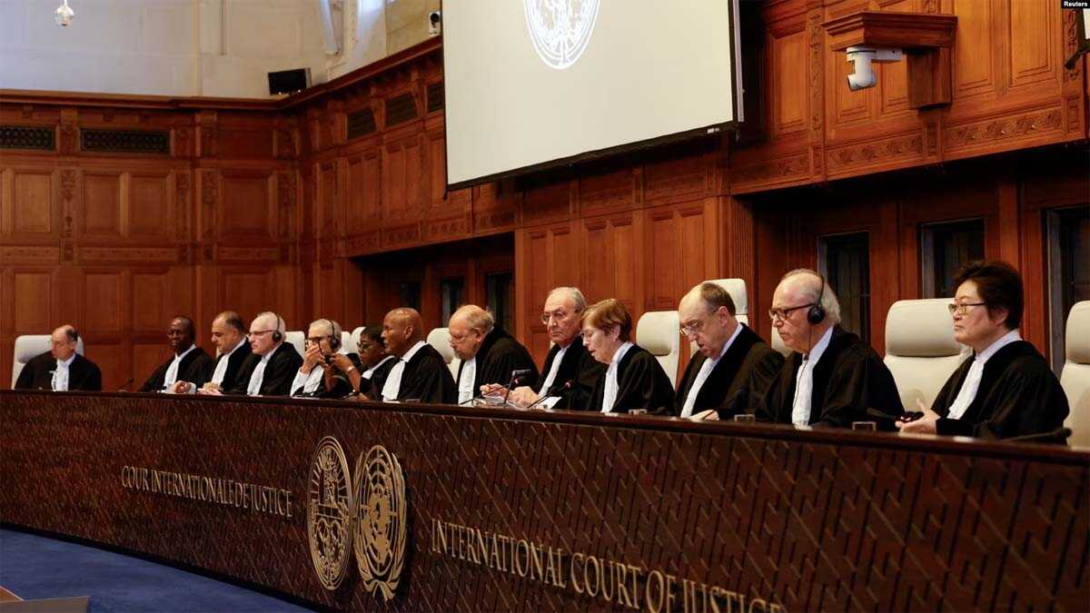 Hakim di Mahkamah Internasional (ICJ) memutuskan tindakan darurat terhadap Israel menyusul tuduhan Afrika Selatan bahwa operasi militer Israel di Gaza adalah genosida yang dipimpin negara, di Den Haag, Belanda, 26 Januari 2024. (Foto: REUTERS/Piroschka van de Wouw)